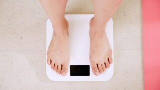 朝食を抜くダイエットのメリット・デメリット｜成功のコツと効果を高めるエクササイズ 
