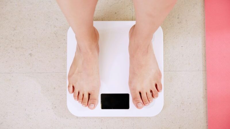 朝食を抜くダイエットのメリット・デメリット｜成功のコツと効果を高めるエクササイズ 