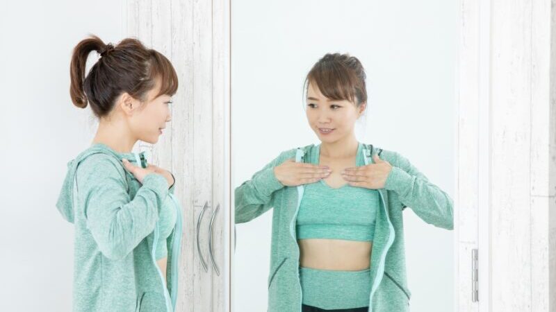 女性の大胸筋を引き締める筋トレメニュー6選｜バストアップや姿勢改善に効果抜群！ 